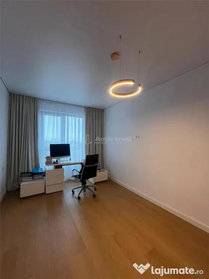 Apartament cu 3 camere decomandat în Exterior Vest
