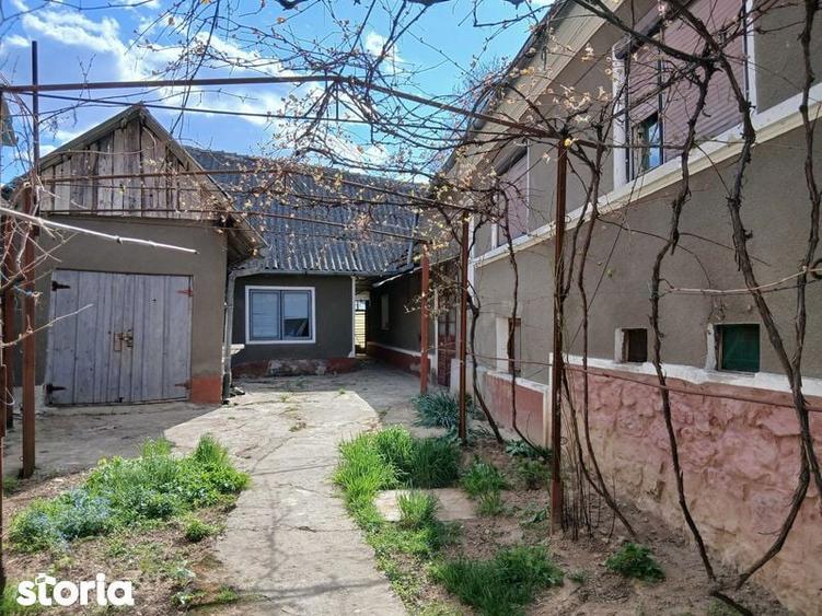 Casă cu 4 camere cu Teren 150 Mp în Vadu Crișului