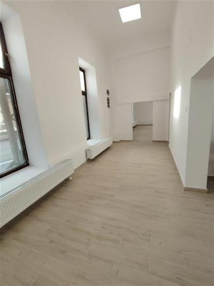 Spațiu comercial, de 72 mp, în Central
