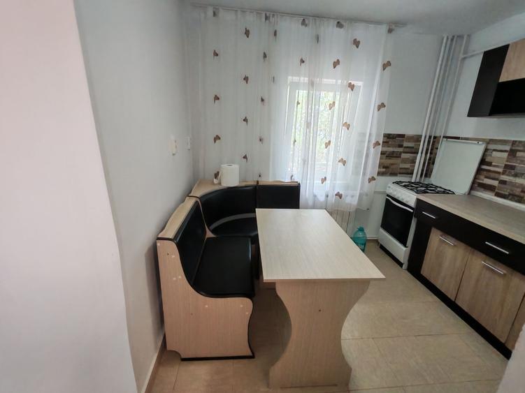 Apartament cu 2 camere decomandat în Colibași