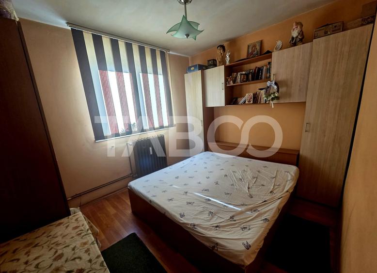 Apartament cu 3 camere semidecomandat, mobilat în Făgăraș