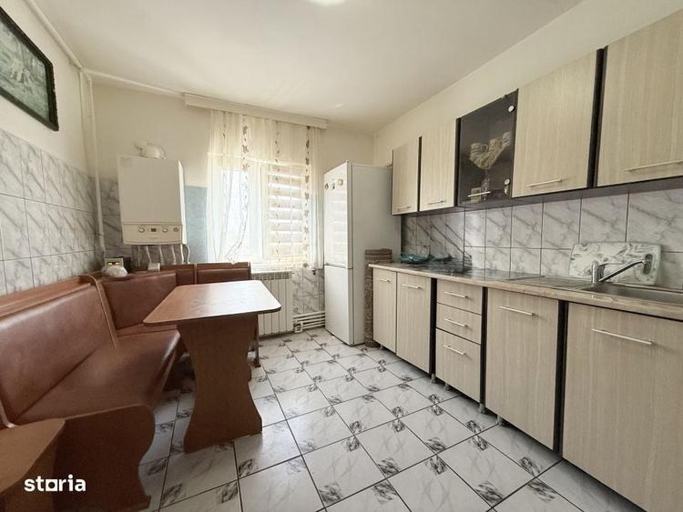 Apartament cu 3 camere decomandat în Anda