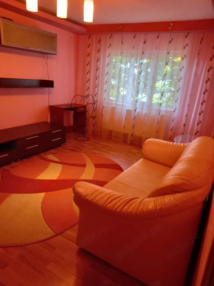 Apartament cu 2 camere decomandat în Craiovița Nouă