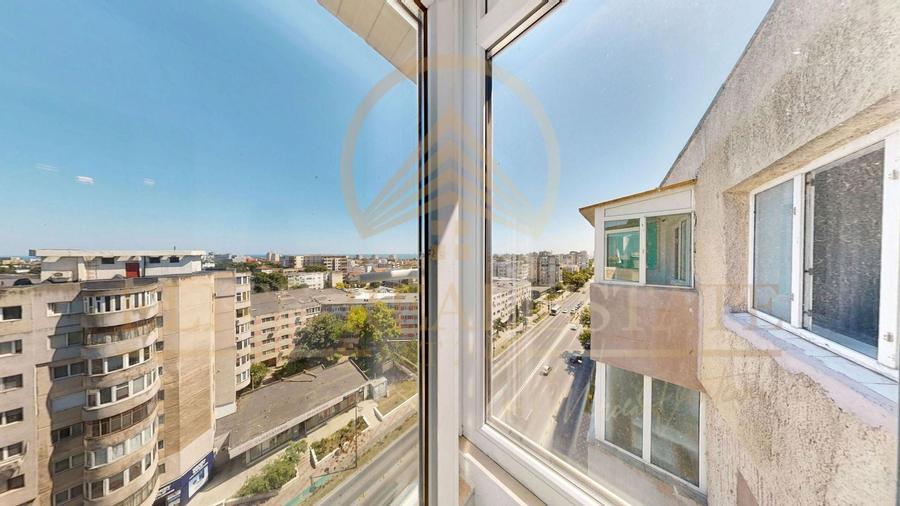 Apartament cu 3 camere decomandat în Casa de Cultură