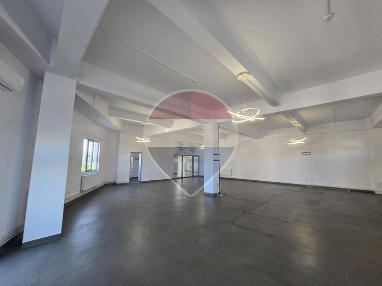 Birou, de 170 mp, în Central