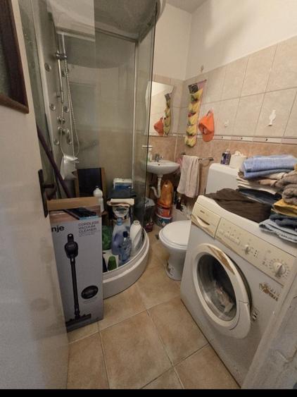 Apartament cu 3 camere decomandat în Girocului