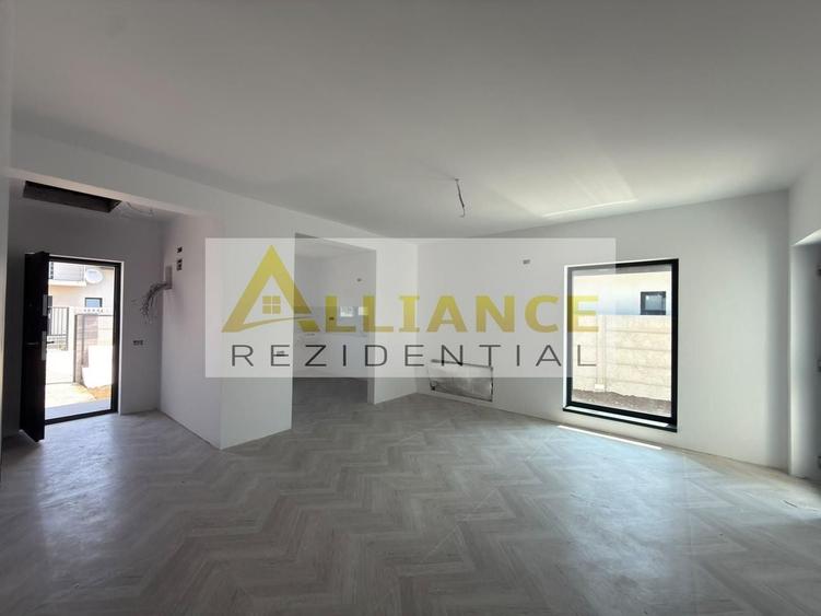 Casă individuală cu 4 camere decomandat cu Canalizare în Berceni