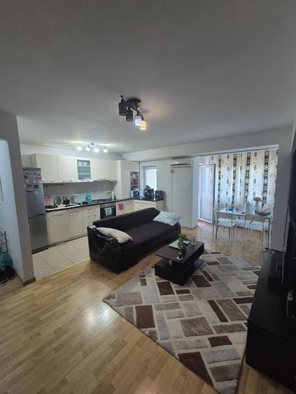 Apartament cu 2 camere semidecomandat, mobilat în Central