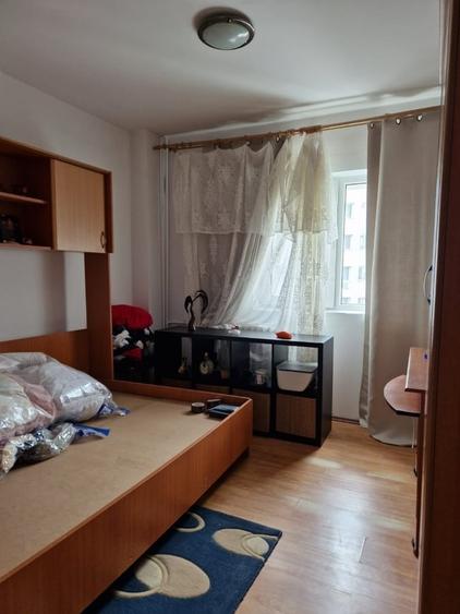 Apartament cu 2 camere semidecomandat în Costin Georgian