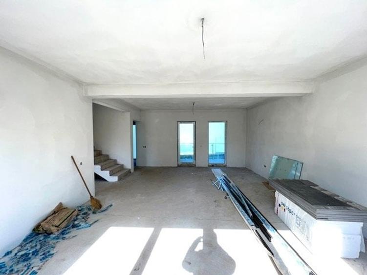 Duplex cu 4 camere cu Canalizare în Est