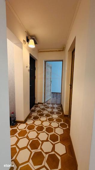 Apartament cu 3 camere semidecomandat în Mazepa 1