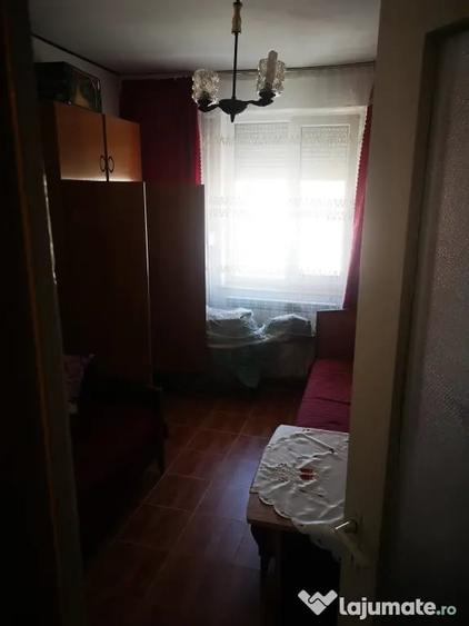 Apartament cu 4 camere decomandat în Vest