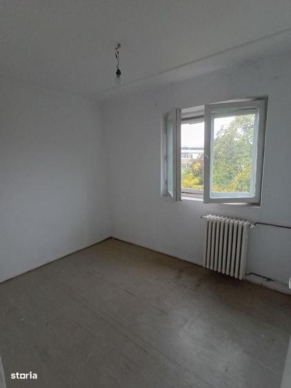 Apartament cu 2 camere semidecomandat în Gorjului