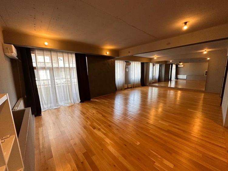 Apartament cu 4 camere semidecomandat în Dacia