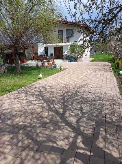 Casă cu 4 camere în Exterior Vest
