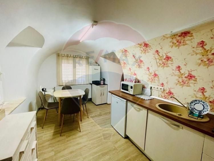 Apartament cu 2 camere decomandat, mobilat în Ultracentral
