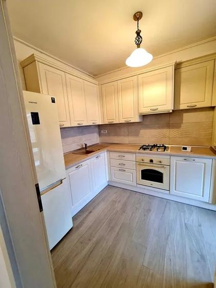 Apartament cu 3 camere decomandat, mobilat în Floreasca