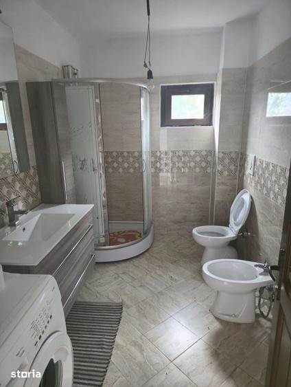 Casă cu 5 camere cu Teren 500 Mp în Șimnicu de Sus
