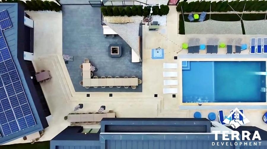 Casă cu 4 camere cu Piscina în Lazu