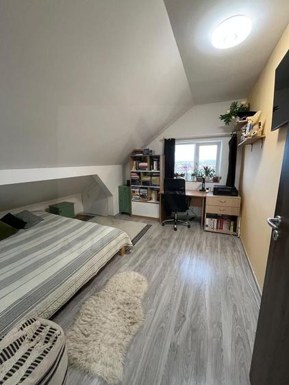 Apartament cu 3 camere semidecomandat, mobilat în Ștrand