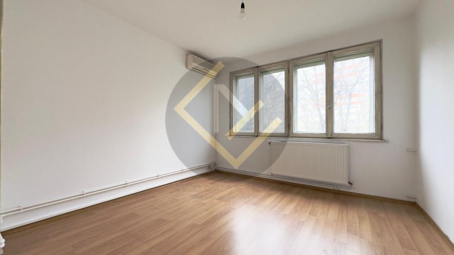 Apartament cu 3 camere semidecomandat în Obor