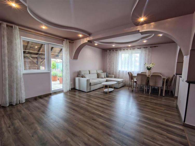 Duplex cu 4 camere cu Canalizare în Tișăuți