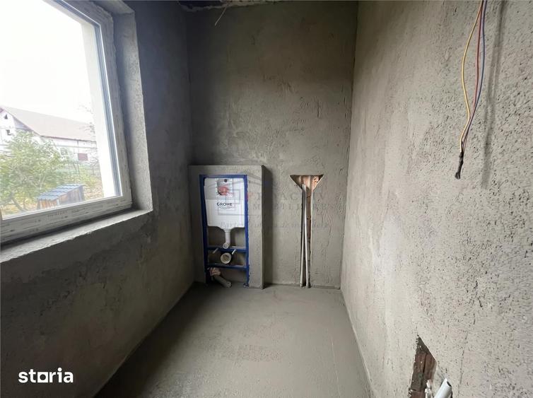 Casă cu 4 camere cu Teren 300 Mp în Ipotești