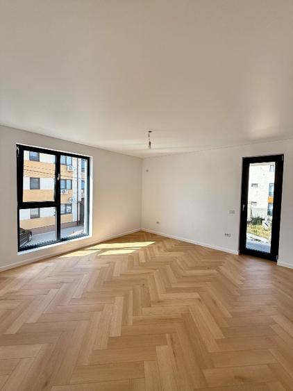 Duplex cu 5 camere cu Canalizare în Dobroești