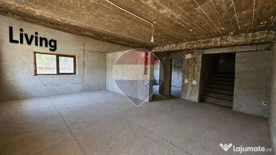 Casă cu 5 camere cu Teren 200 Mp în Poiana