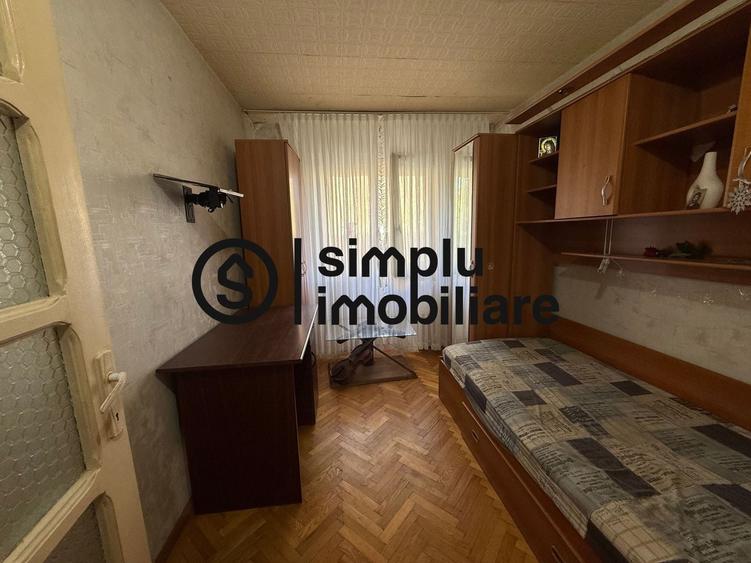 Apartament cu 3 camere semidecomandat, mobilat în Craiovița Nouă