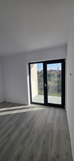 Casă cu 3 camere în Teiu