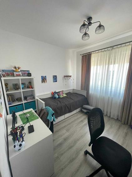 Apartament cu 3 camere decomandat în Păcii
