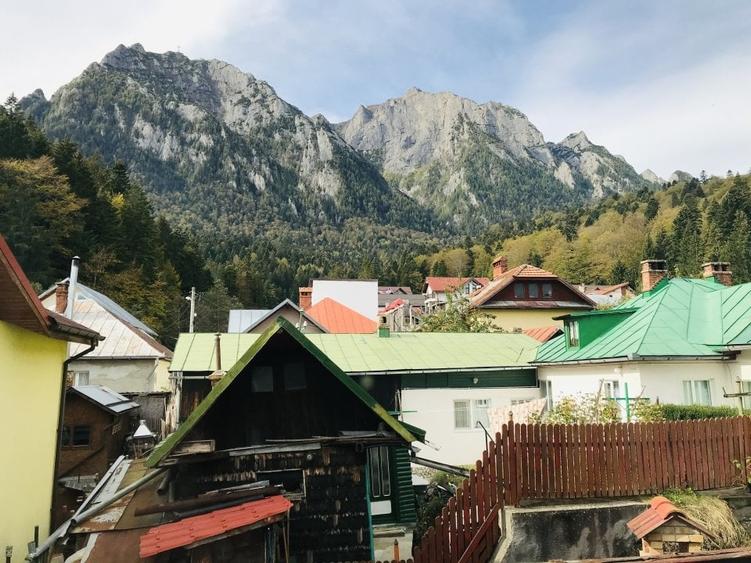 Casă individuală cu 8 camere cu Teren 260 Mp în Ultracentral