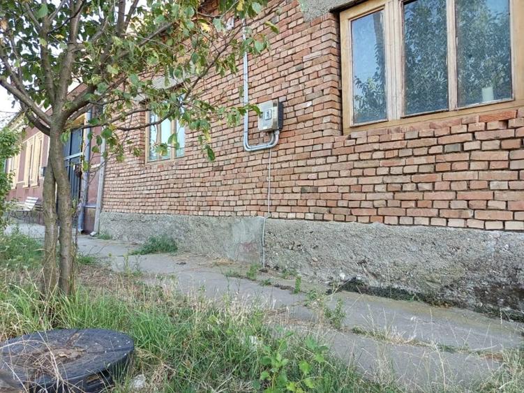 Casă cu Teren 1129 Mp în Berliște