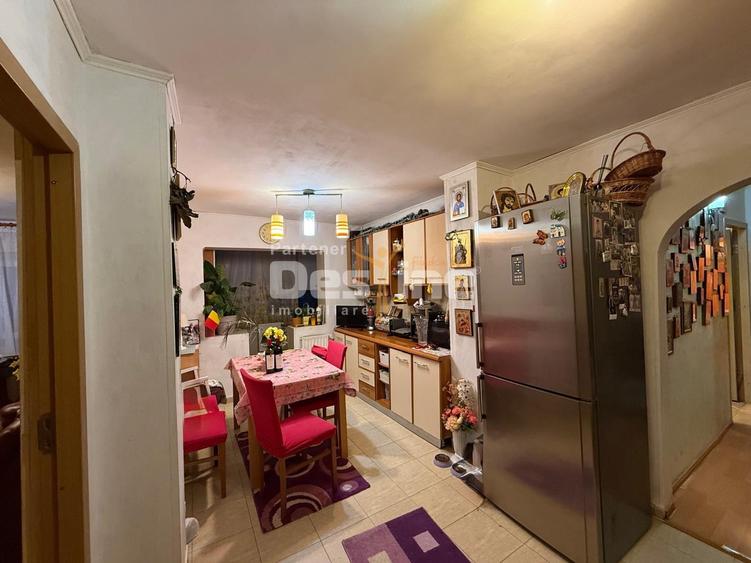 Apartament cu 3 camere decomandat, mobilat în Rahova