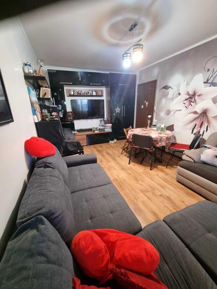Apartament cu 3 camere decomandat în Drumul Taberei