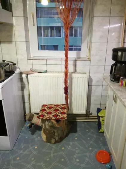 Apartament cu 4 camere decomandat în Dâmbovița