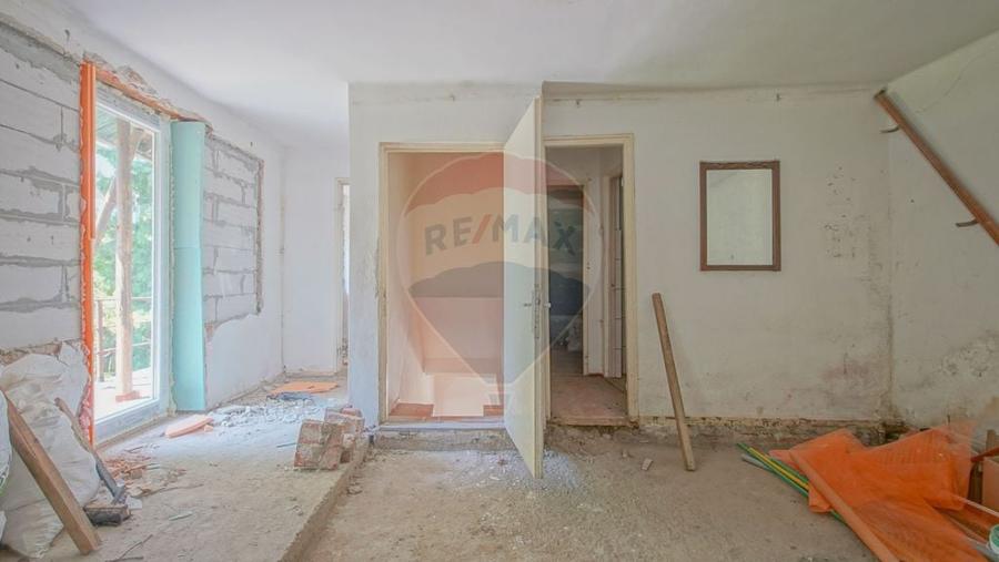 Casă cu 4 camere cu Teren 104 Mp în Centrul Civic