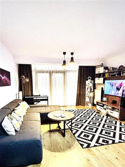 Apartament cu 3 camere decomandat în Apollo