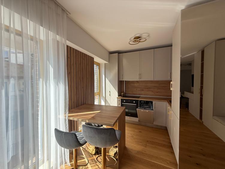 Apartament cu 2 camere decomandat în P-ța Unirii