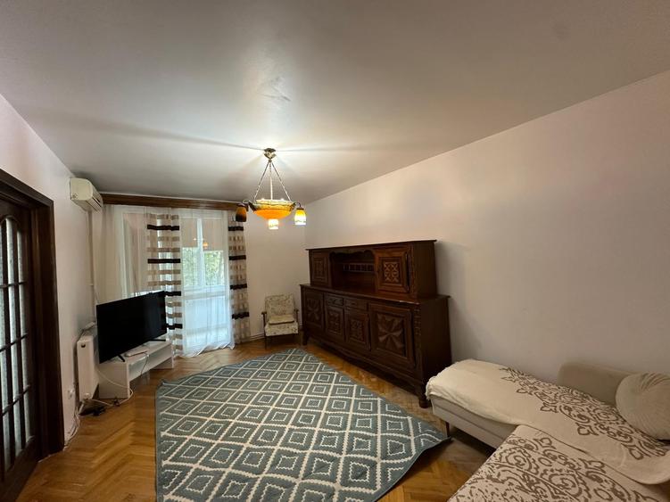 Apartament cu 4 camere decomandat în Titan