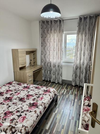 Apartament cu 4 camere decomandat în Aurel Vlaicu