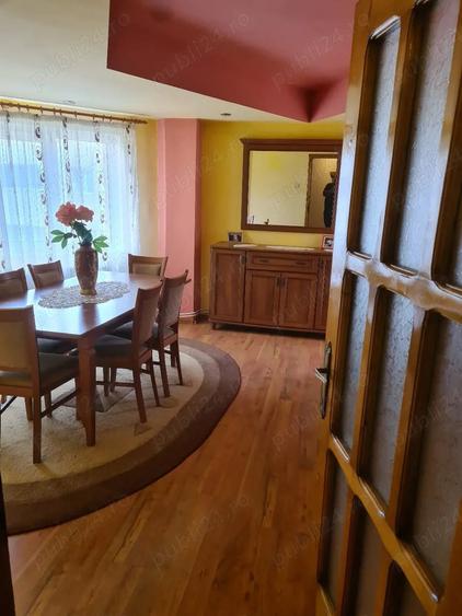 Apartament cu 4 camere decomandat în Central