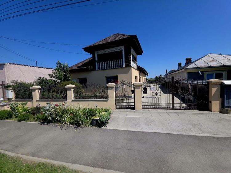 Casă individuală cu 3 camere cu Teren 2836 Mp în Zănești