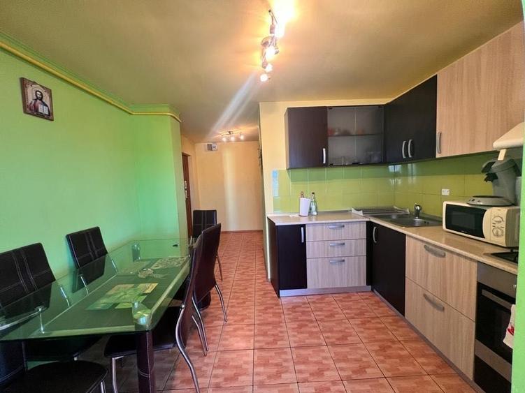Apartament cu 3 camere decomandat în Drăgășani