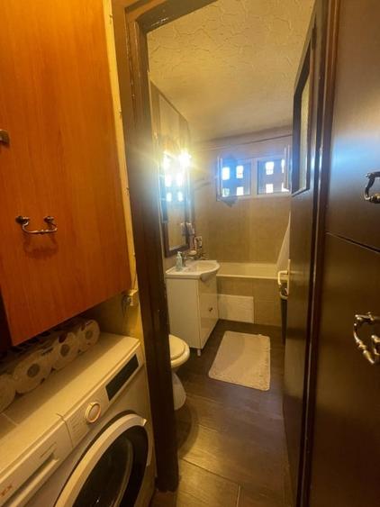 Apartament cu 3 camere semidecomandat, mobilat în Valea Rosie