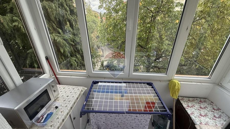 Apartament cu 2 camere decomandat, mobilat în Central