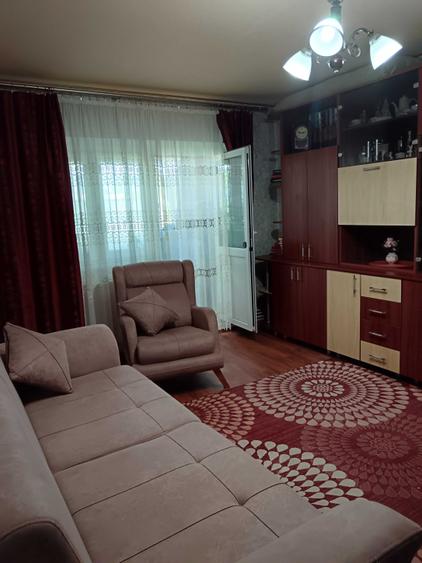 Apartament cu 3 camere decomandat în Cantacuzino