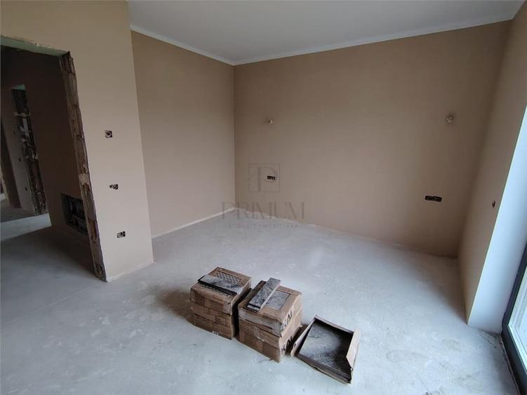 Duplex despartit prin C.T. - spatios - 5 camere - bucatarie - 6