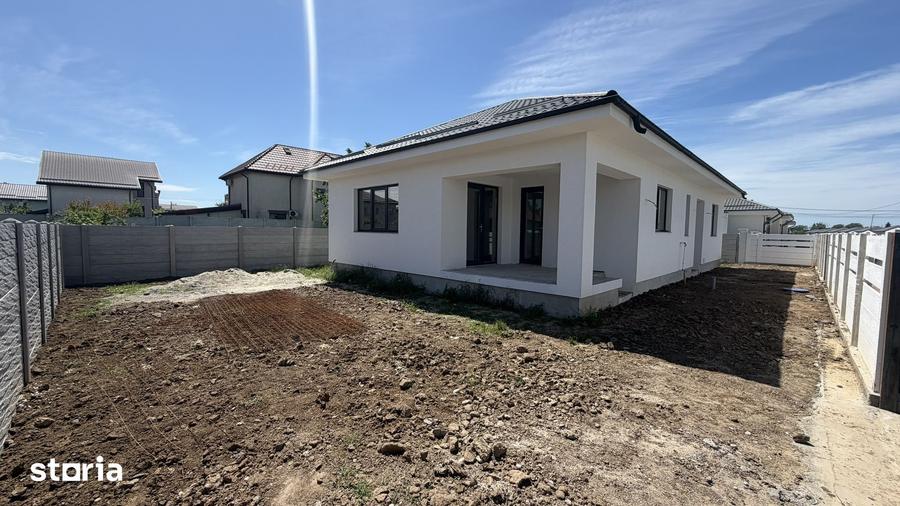 Casă cu 4 camere cu Teren 400 Mp în Domnești